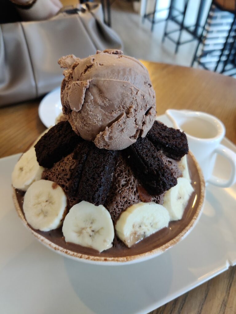 Chocolate banana bingsu at March Cafe